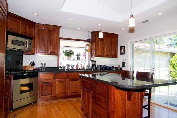 cherry kitchen cabinets
