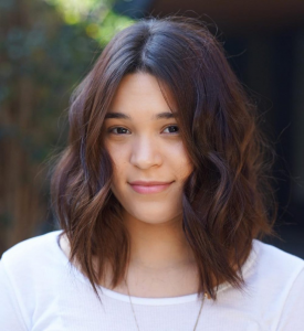 Steal this super cute center parted hairstyle